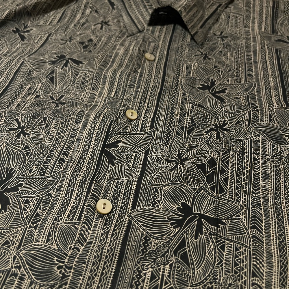 Tori Richard • Size XXL • Vintage Inspired Hawaiian Shirt • Black + Ivory Floral - Picture 2 of 6